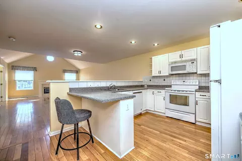 Kitchen - 65 Elizabeth Cir #65, Sandy Hook, CT 06482 photo 1 of 2
