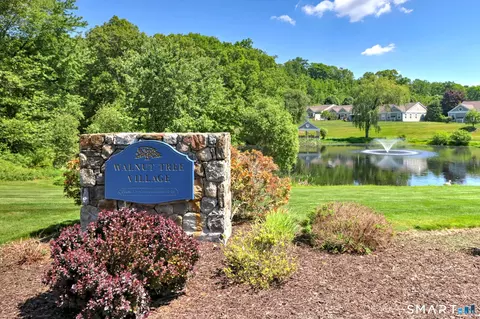 65 Elizabeth Cir #65, Sandy Hook, CT 06482