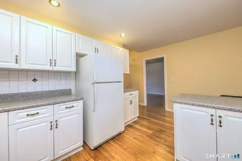 Kitchen - 65 Elizabeth Cir #65, Sandy Hook, CT 06482 photo 2 of 2