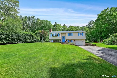 17 Plainview Dr, Danielson, CT 06239