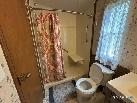 Bath - 337 Tuckie Rd, Windham, CT 06256 photo 2 of 4