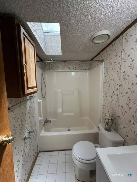 Bath - 337 Tuckie Rd, Windham, CT 06256 photo 4 of 4