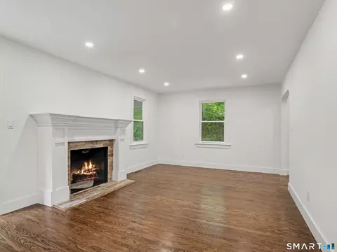 Living - 950 Benham St, Hamden, CT 06514 photo 5 of 7