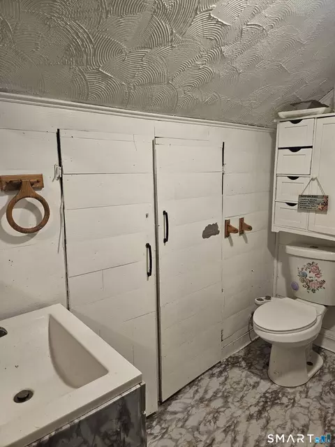 429 E Main St, Norwich, CT 06360 photo 5