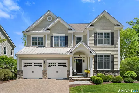 15 River Rdg #15, Wilton, CT 06897