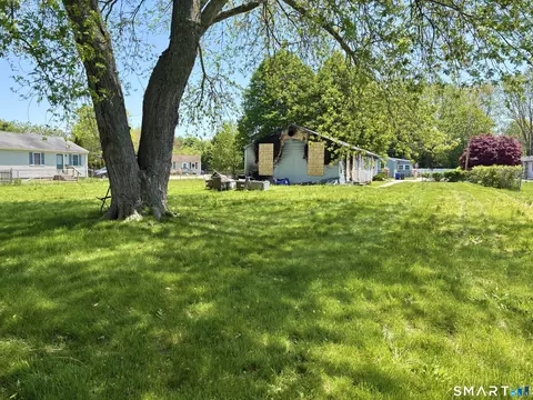 17 Joliet Ct, Groton, CT 06340