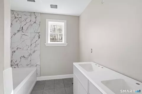 Bath - 771 Brook Rd, Hampton, CT 06247 photo 2 of 3