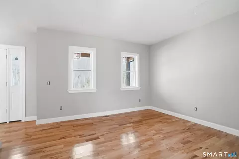 Living - 771 Brook Rd, Hampton, CT 06247 photo 5 of 8
