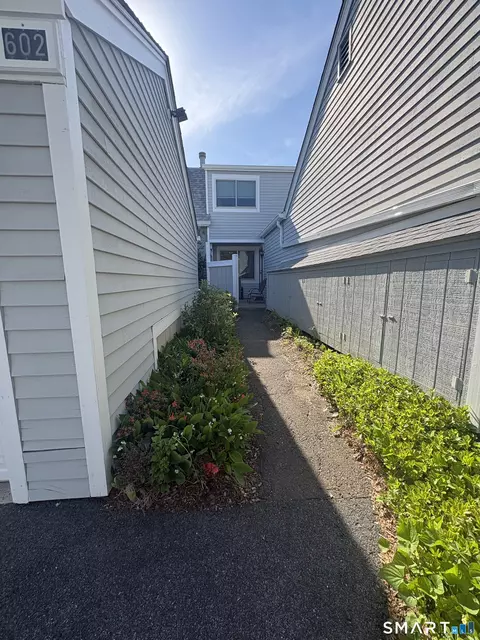 602 Longfellow Dr #602, Branford, CT 06405