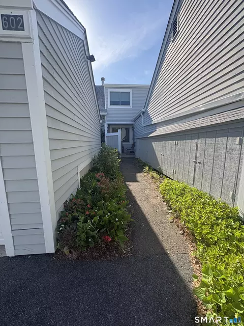602 Longfellow Dr #602, Branford, CT 06405