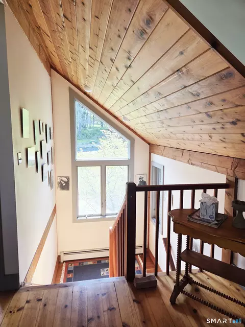 Entry Way - Undisclosed, Bethany, CT 06524 photo 2 of 2