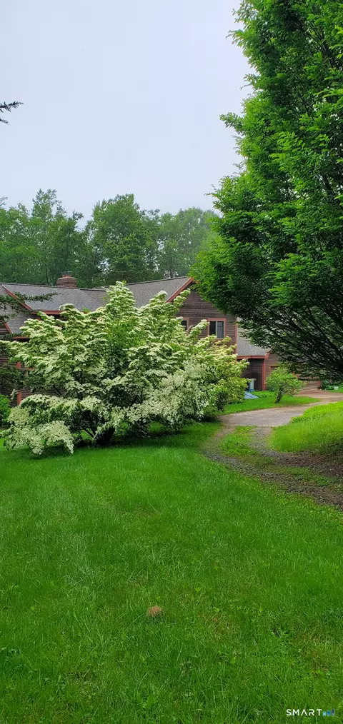 Exterior - Undisclosed, Bethany, CT 06524 photo 4 of 5