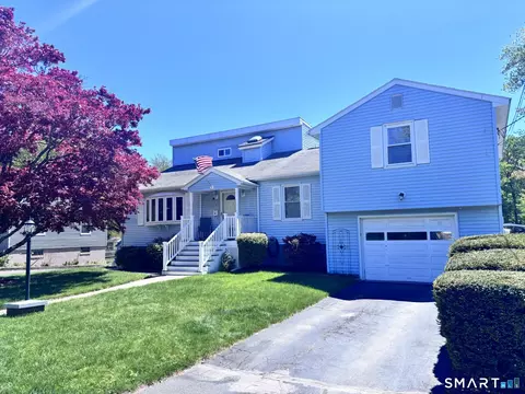 228 Raymond St, Waterbury, CT 06706