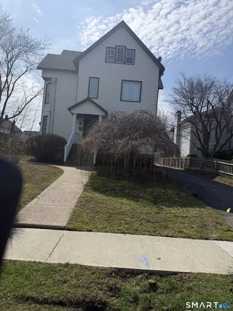 16 Mcdermott St, Danbury, CT 06810