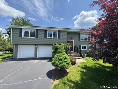 201 Ridge Crest Cir, Wethersfield, CT 06109