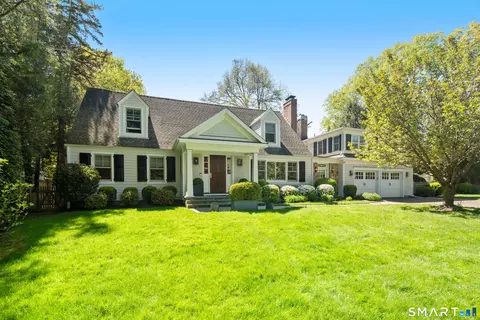 11 Mclaren Rd S, Darien, CT 06820