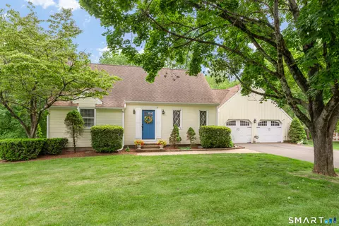 81 White Oak Dr, Southington, CT 06489