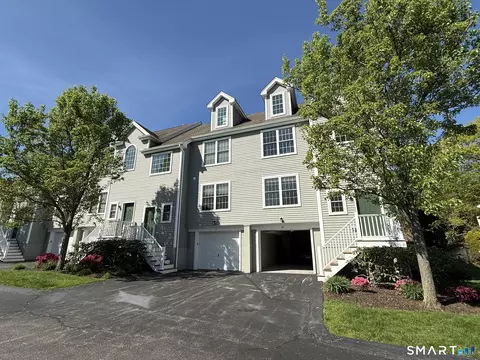 15 Freedom Way #32, Niantic, CT 06357