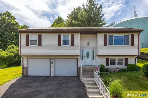 160 Cimarron Rd, Middletown, CT 06457