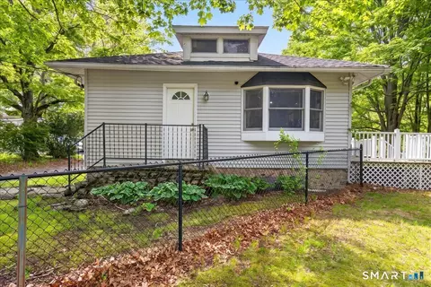 145 Liberty St, Clinton, CT 06413