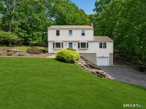 524 Nonopoge Rd, Fairfield, CT 06825