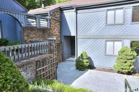 21 Hearthstone Dr #21, Brookfield, CT 06804