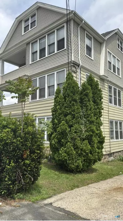 81 Chambers St, Waterbury, CT 06708