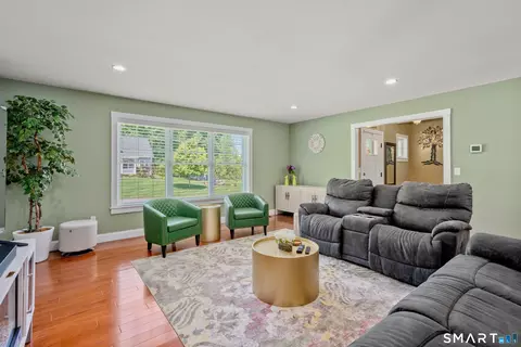 Living - 5 Limric Ln, Suffield, CT 06078 photo 2 of 3