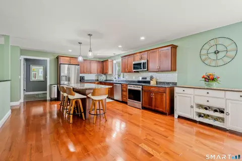 Kitchen - 5 Limric Ln, Suffield, CT 06078 photo 2 of 5