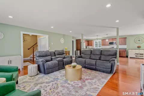 Living - 5 Limric Ln, Suffield, CT 06078 photo 3 of 3