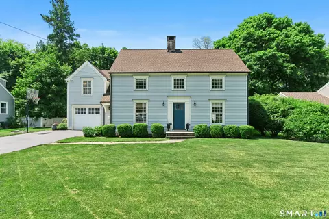 8 Glenwood Dr, Darien, CT 06820