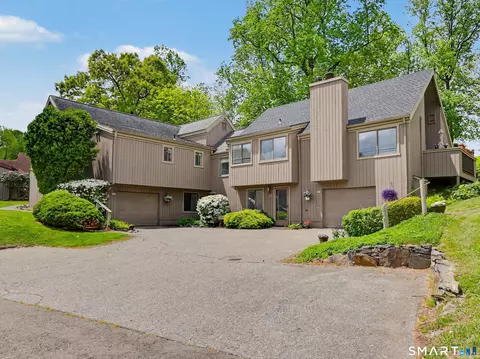 261 Agawam Dr #A, Stratford, CT 06614