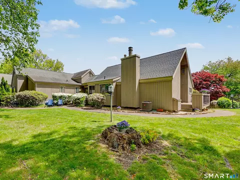 261 Agawam Dr #A, Stratford, CT 06614