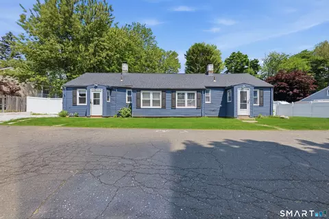 66-68 Alexander Dr, Bridgeport, CT 06606