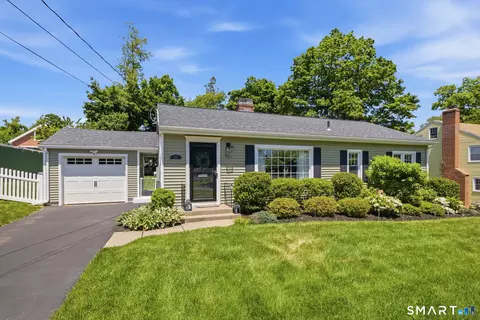 22 Rockledge Dr, West Hartford, CT 06107