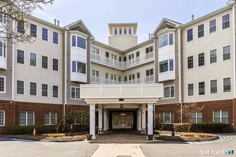 1 King Philip Dr #414, West Hartford, CT 06117