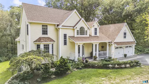 14 Wychwood Ln, Oxford, CT 06478
