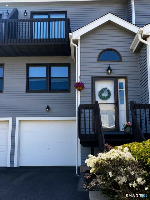 805 Lake Vista Dr #805, East Hampton, CT 06424