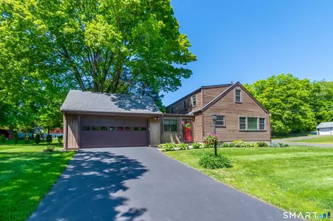 22 Elizabeth St, Trumbull, CT 06611