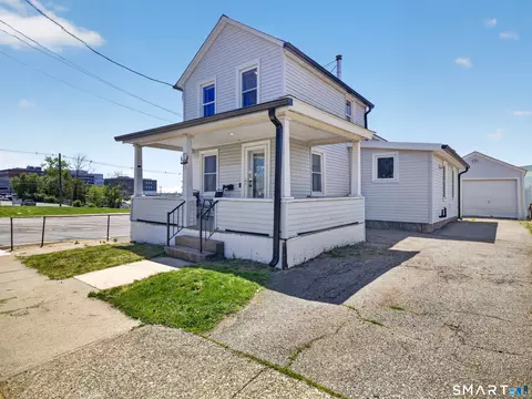 13 Oak St, Groton, CT 06340