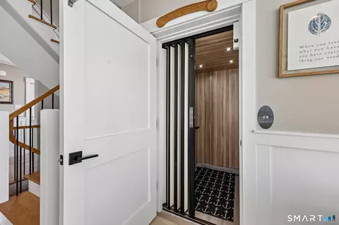 Entry Way - 99 Shore Rd, Clinton, CT 06413 photo 1 of 2