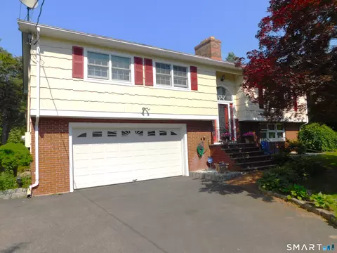 28 Rayo Dr, Shelton, CT 06484