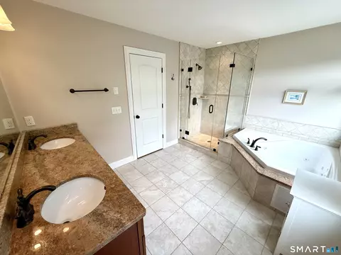 Bath - 46 Hoseye Coach Rd, Newtown, CT 06470 photo 2 of 4
