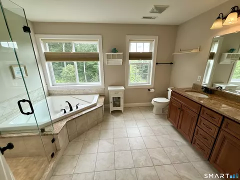 Bath - 46 Hoseye Coach Rd, Newtown, CT 06470 photo 1 of 4