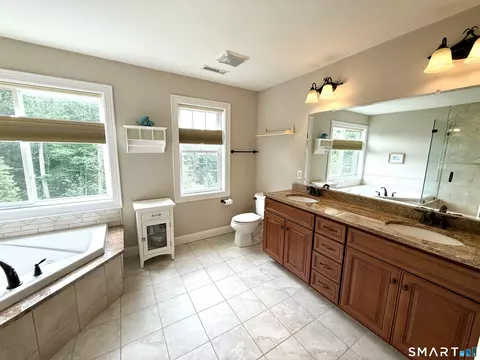 Bath - 46 Hoseye Coach Rd, Newtown, CT 06470 photo 3 of 4