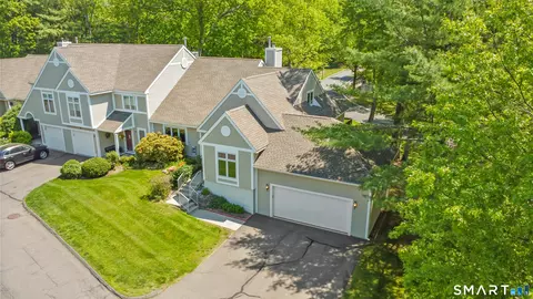 1 Greenwich Ln, Avon, CT 06001