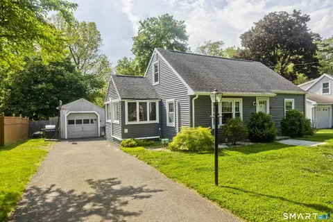 18 Wilstar Cir, Enfield, CT 06082