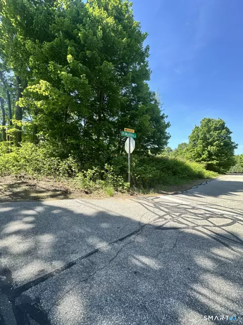 Maxfelix Drive, Mansfield, CT 06268