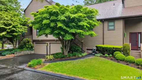 14 Juniper Cir #14, Monroe, CT 06468