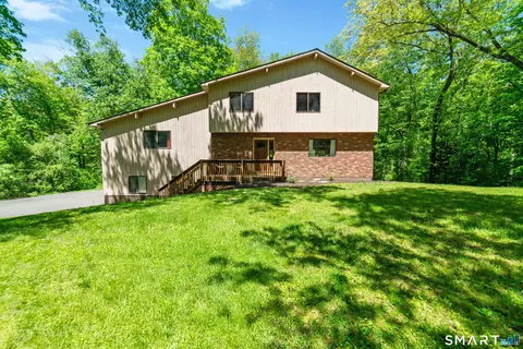 6 Arapaho Rd, Brookfield, CT 06804